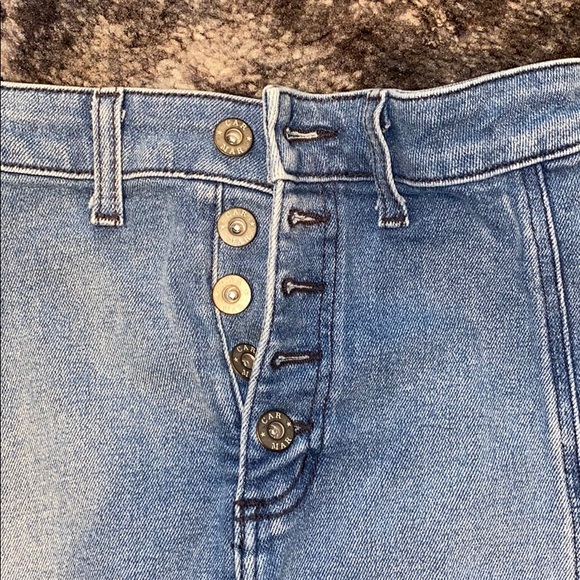 High waisted, button up shorts - Picture 2 of 3